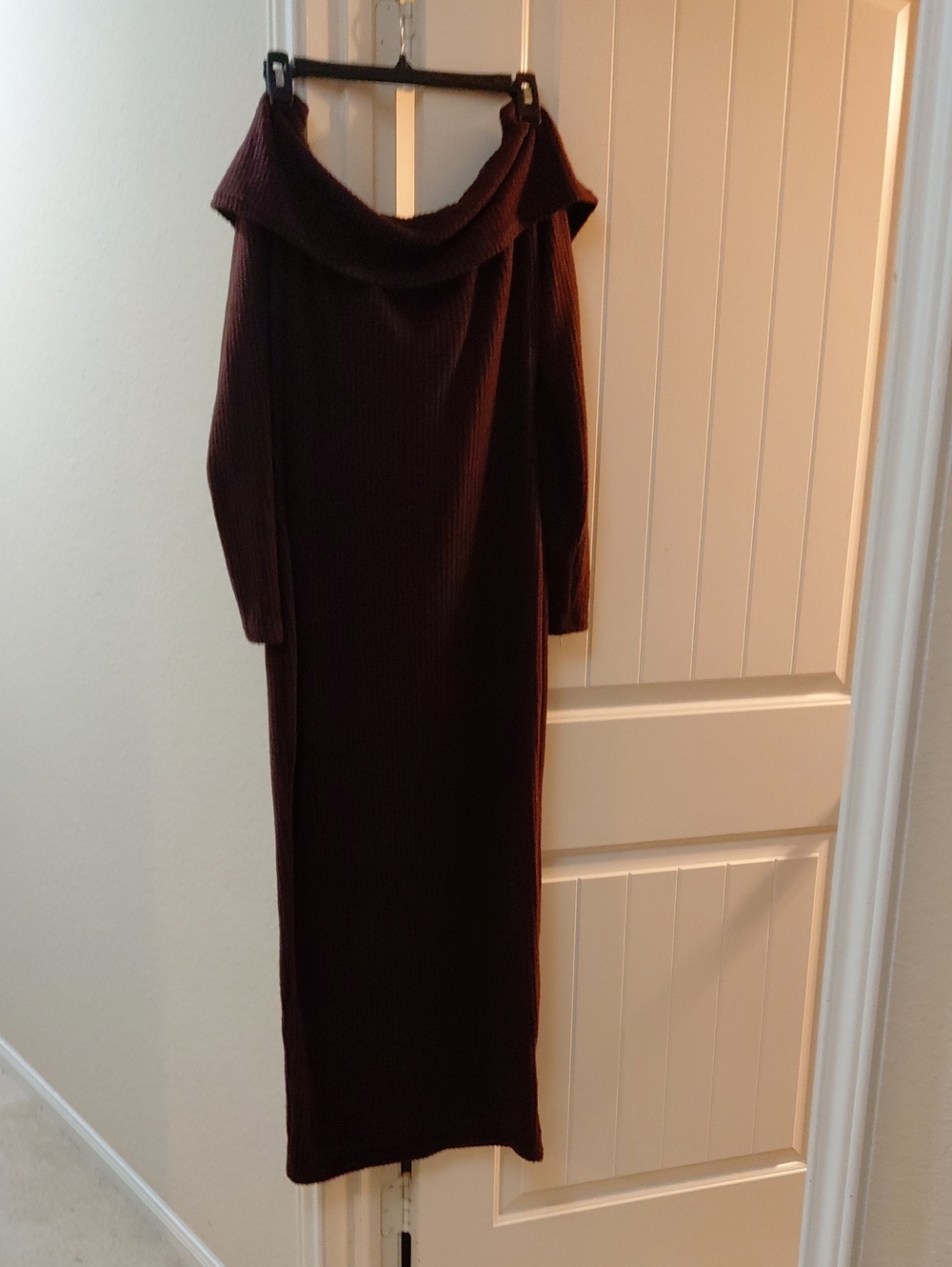 PrettyLittleThing Off-Shoulder Ribbed Maxi Dress in Burgundy